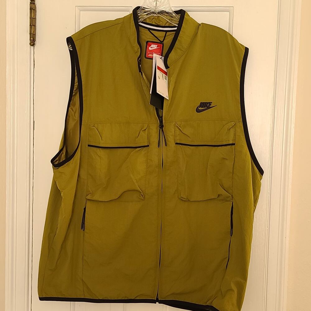 Mens Nike Full Zip Tech Woven Utility Nylon Vest Green NWT Size Large